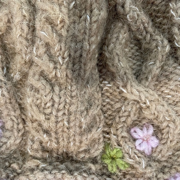 Excellent Condition Wool Beanie Hat with Flowers - Picture 6 of 7